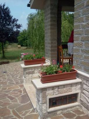 Base in draft travertine antique